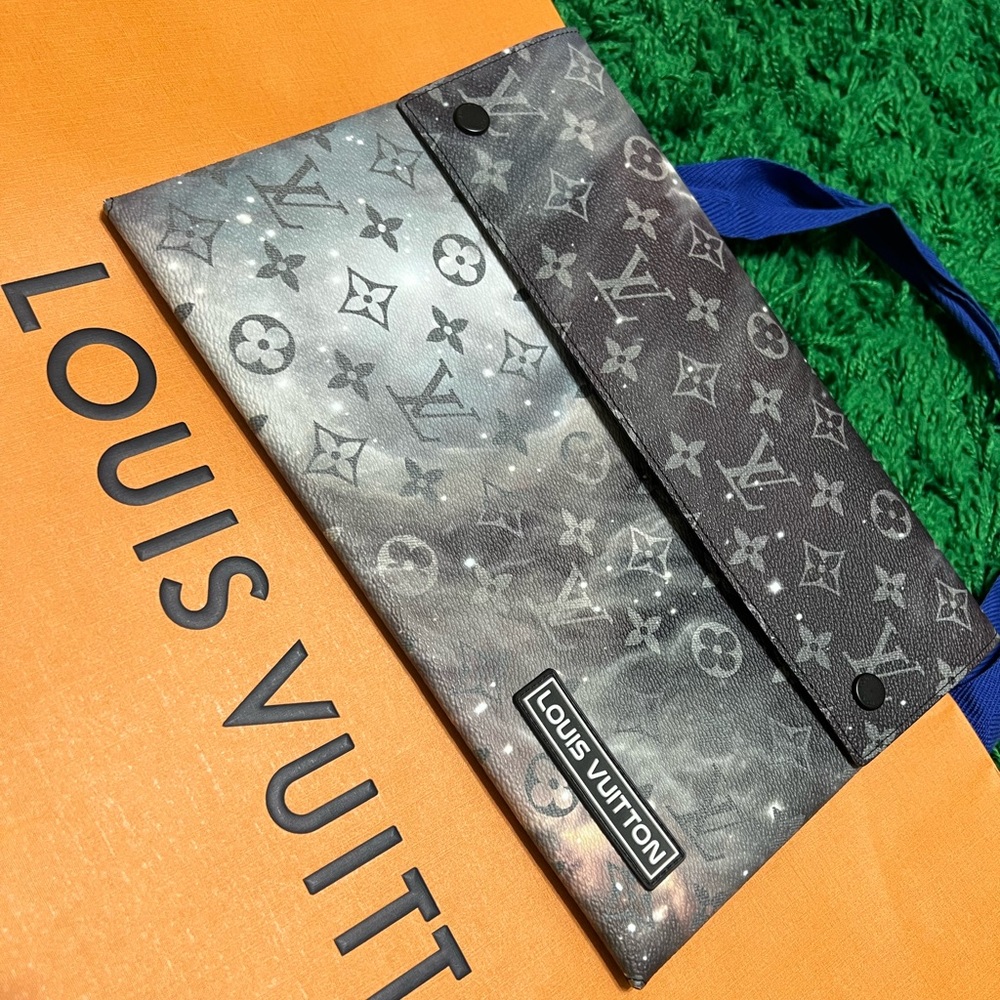 Loui Vuitton Galaxy Alpha Pochette